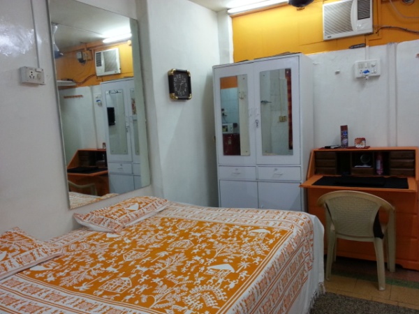 Malad Goregaon pg room near Inorbit mall mind space - paying guest flat share near Hypercity Inorbit Goregaon
